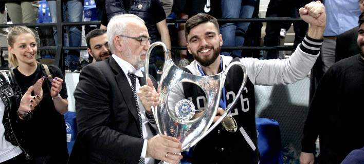 Eσπασαν όχημα της συνοδείας του γιου του Ιβάν Σαββίδη στη Νέα Φιλαδέλφεια (εικόνα)